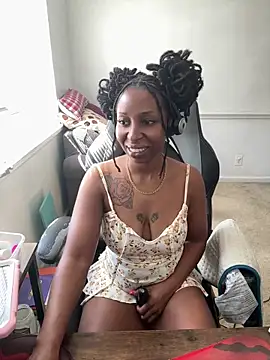 LeyaHoneybuns online show from April 8, 4:07 pm