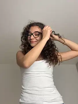 uniquerossie online show from December 15, 8:07 am