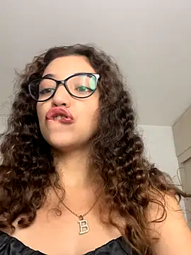 uniquerossie online show from December 22, 8:00 am