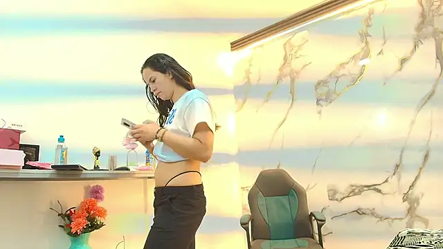 Lindsey8 online show from February 4, 12:44 pm