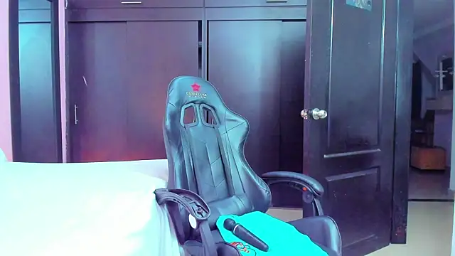 daniela xue online show from February 13, 2:01 am