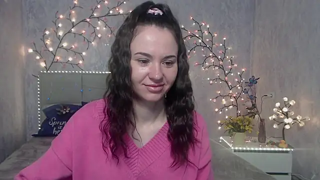 KaraCriegs online show from April 19, 6:10 pm