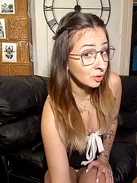 Snapshot of An_g_elly chatting on November 15, 9:21 pm An g elly online show from November 15, 9:21 pm