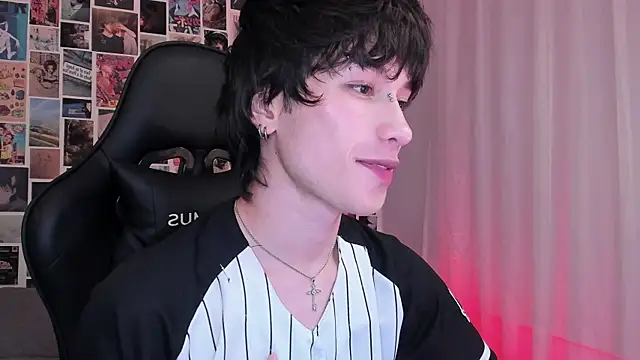 Snapshot of liamelf chatting on January 19, 5:05 am liamelf online show from January 19, 5:05 am