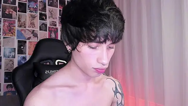 Snapshot of liamelf chatting on March 8, 4:56 am liamelf online show from March 8, 4:56 am