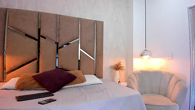 Martinaa Jones  online show from November 1, 7:27 pm