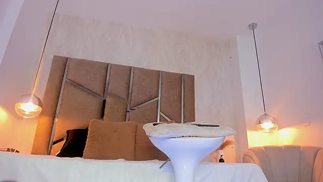 Martinaa Jones  online show from January 12, 12:43 pm