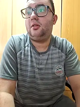 Snapshot of Javier_bear chatting on November 9, 11:19 am Javier bear online show from November 9, 11:19 am