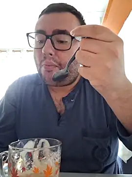 Snapshot of Javier_bear chatting on November 15, 9:06 am Javier bear online show from November 15, 9:06 am