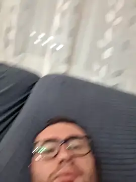 Snapshot of Javier_bear chatting on November 17, 8:25 pm Javier bear online show from November 17, 8:25 pm