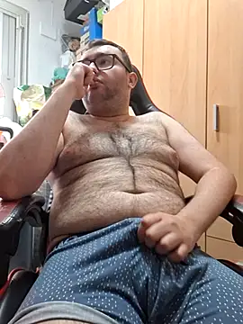 Snapshot of Javier_bear chatting on May 7, 1:05 pm Javier bear online show from May 7, 1:05 pm