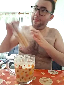Snapshot of Javier_bear chatting on May 15, 8:10 am Javier bear online show from May 15, 8:10 am