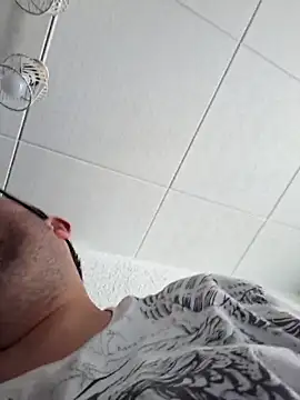 Snapshot of Javier_bear chatting on May 21, 12:56 pm Javier bear online show from May 21, 12:56 pm