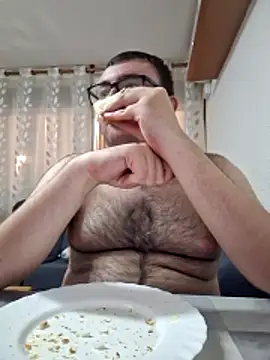 Snapshot of Javier_bear chatting on May 30, 10:18 pm Javier bear online show from May 30, 10:18 pm