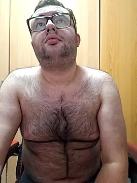 Snapshot of Javier_bear chatting on June 3, 9:09 pm Javier bear online show from June 3, 9:09 pm
