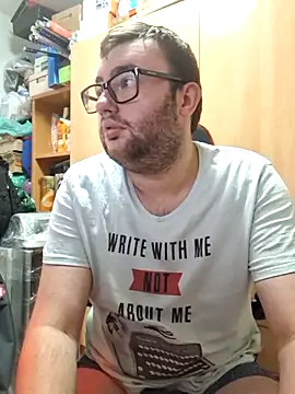 Snapshot of Javier_bear chatting on June 12, 1:32 pm Javier bear online show from June 12, 1:32 pm