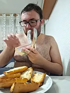 Snapshot of Javier_bear chatting on June 30, 8:10 pm Javier bear online show from June 30, 8:10 pm