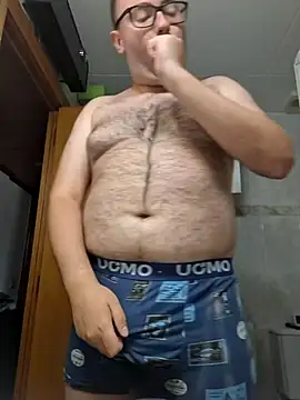 Snapshot of Javier_bear chatting on July 2, 12:55 pm Javier bear online show from July 2, 12:55 pm