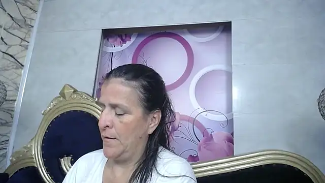 Snapshot of karito_mature17 chatting on April 9, 11:37 am karito mature17 online show from April 9, 11:37 am