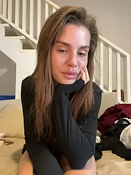 Snapshot of EmiliaCatalina chatting on January 3, 8:01 pm EmiliaCatalina online show from January 3, 8:01 pm