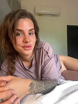 Snapshot of EmiliaCatalina chatting on January 5, 7:07 pm EmiliaCatalina online show from January 5, 7:07 pm