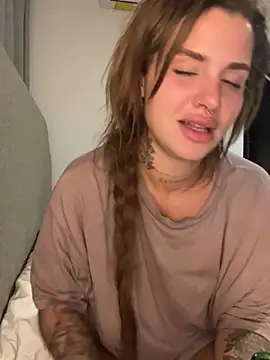 Snapshot of EmiliaCatalina chatting on January 5, 10:29 pm EmiliaCatalina online show from January 5, 10:29 pm