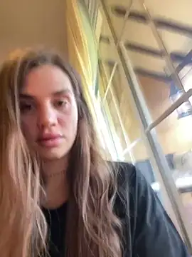 Snapshot of EmiliaCatalina chatting on March 7, 9:27 pm EmiliaCatalina online show from March 7, 9:27 pm