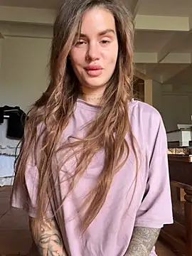 Snapshot of EmiliaCatalina chatting on March 12, 4:56 pm EmiliaCatalina online show from March 12, 4:56 pm