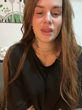 Snapshot of EmiliaCatalina chatting on March 17, 10:28 pm EmiliaCatalina online show from March 17, 10:28 pm