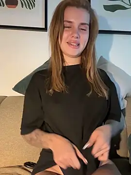 Snapshot of EmiliaCatalina chatting on September 8, 8:41 pm EmiliaCatalina online show from September 8, 8:41 pm