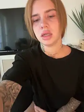 Snapshot of EmiliaCatalina chatting on September 14, 7:24 pm EmiliaCatalina online show from September 14, 7:24 pm