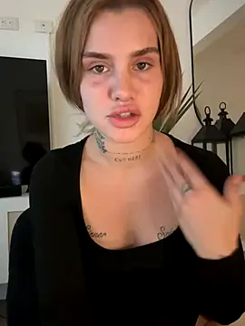 Snapshot of EmiliaCatalina chatting on September 15, 9:48 pm EmiliaCatalina online show from September 15, 9:48 pm