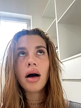 Snapshot of EmiliaCatalina chatting on October 30, 6:41 pm EmiliaCatalina online show from October 30, 6:41 pm