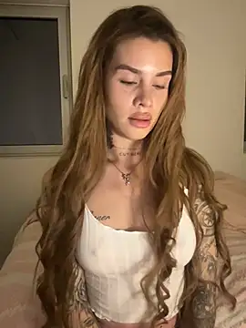 EmiliaCatalina online show from May 1, 12:59 am
