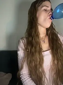 Snapshot of EmiliaCatalina chatting on May 12, 12:19 am EmiliaCatalina online show from May 12, 12:19 am