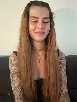 Snapshot of EmiliaCatalina chatting on May 31, 9:27 pm EmiliaCatalina online show from May 31, 9:27 pm