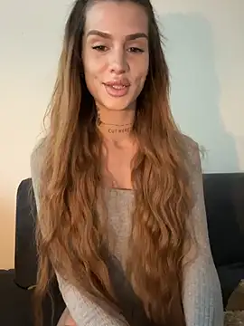 Snapshot of EmiliaCatalina chatting on July 4, 8:37 pm EmiliaCatalina online show from July 4, 8:37 pm