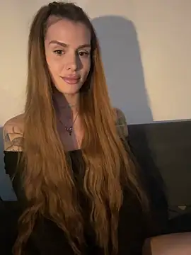 Snapshot of EmiliaCatalina chatting on July 16, 11:22 pm EmiliaCatalina online show from July 16, 11:22 pm