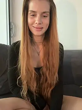 Snapshot of EmiliaCatalina chatting on July 19, 6:33 pm EmiliaCatalina online show from July 19, 6:33 pm