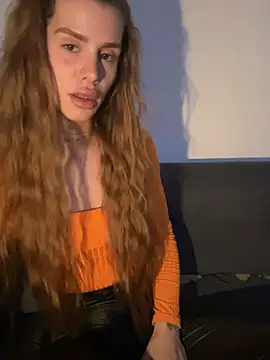 Snapshot of EmiliaCatalina chatting on July 28, 1:12 am EmiliaCatalina online show from July 28, 1:12 am