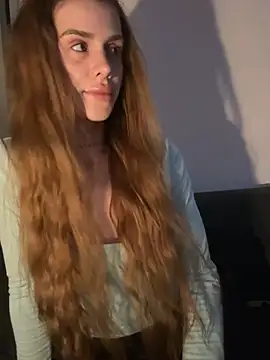 Snapshot of EmiliaCatalina chatting on July 29, 1:04 am EmiliaCatalina online show from July 29, 1:04 am
