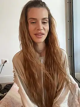 Snapshot of EmiliaCatalina chatting on August 1, 5:34 pm EmiliaCatalina online show from August 1, 5:34 pm