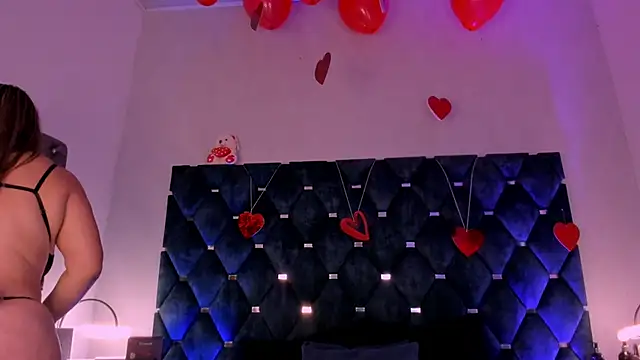 Snapshot of laura_bassi chatting on February 15, 12:43 pm laura bassi online show from February 15, 12:43 pm