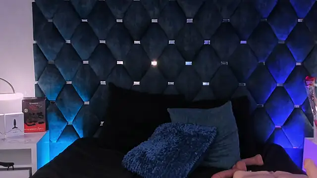 Snapshot of laura_bassi chatting on March 9, 1:35 am laura bassi online show from March 9, 1:35 am