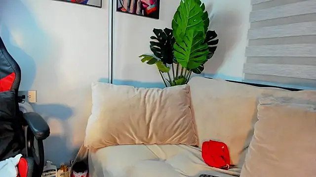 Snapshot of YalexaVelez chatting on October 17, 2:48 am YalexaVelez online show from October 17, 2:48 am