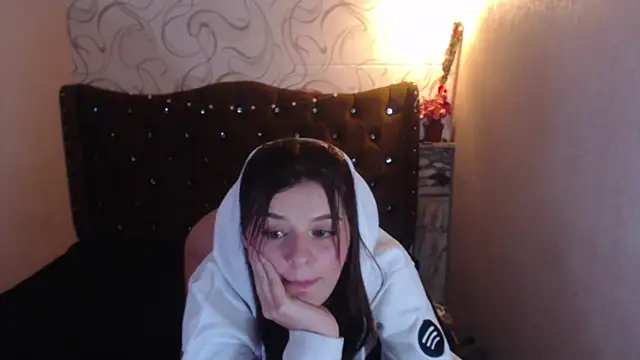 Snapshot of LiaHarryis chatting on March 15, 10:22 pm LiaHarryis online show from March 15, 10:22 pm