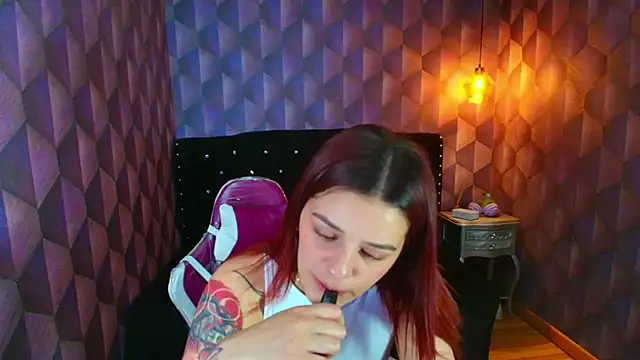 Snapshot of LiaHarryis chatting on November 8, 5:12 pm LiaHarryis online show from November 8, 5:12 pm