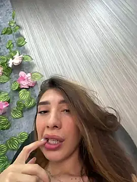 NICOLSKINNY1 online show from April 30, 4:35 pm