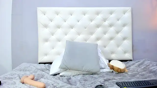 Snapshot of NICOLSKINNY1 chatting on May 7, 9:20 pm NICOLSKINNY1 online show from May 7, 9:20 pm
