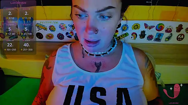 EllieOz online show from October 22, 5:45 pm